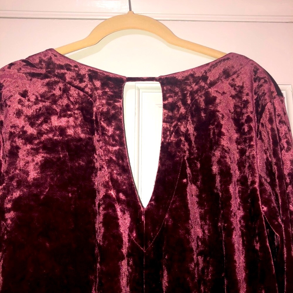 NWT a.n.a. V-neck Wine Medium Stretchy Velvet Dress - Picture 6 of 8